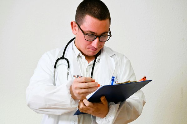 Essential techniques for successfully navigating chronic kidney disease in seniors